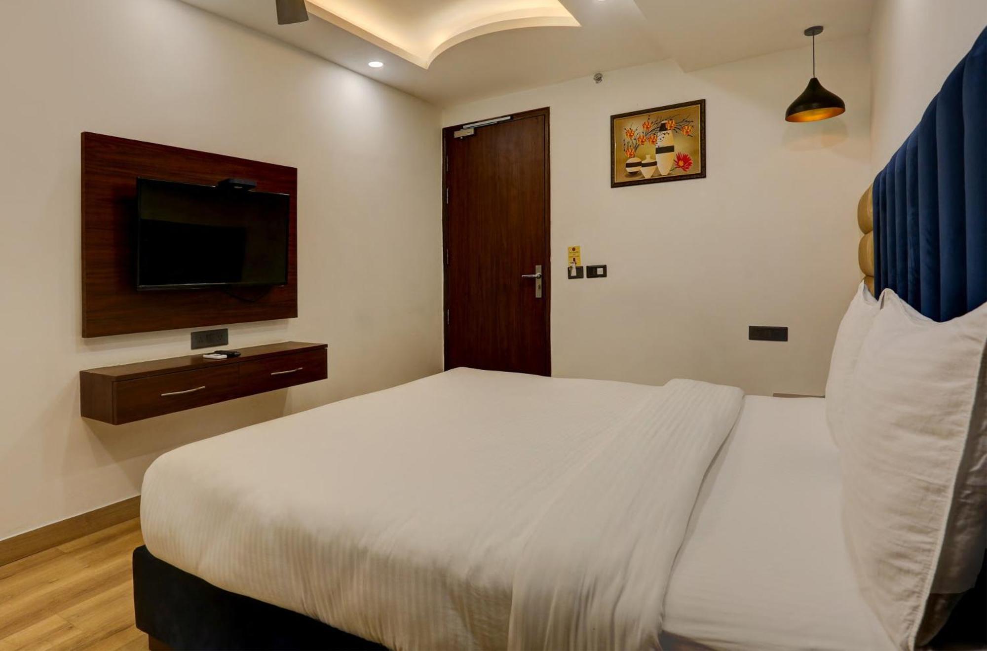 Hotel O Golden Eye New Delhi